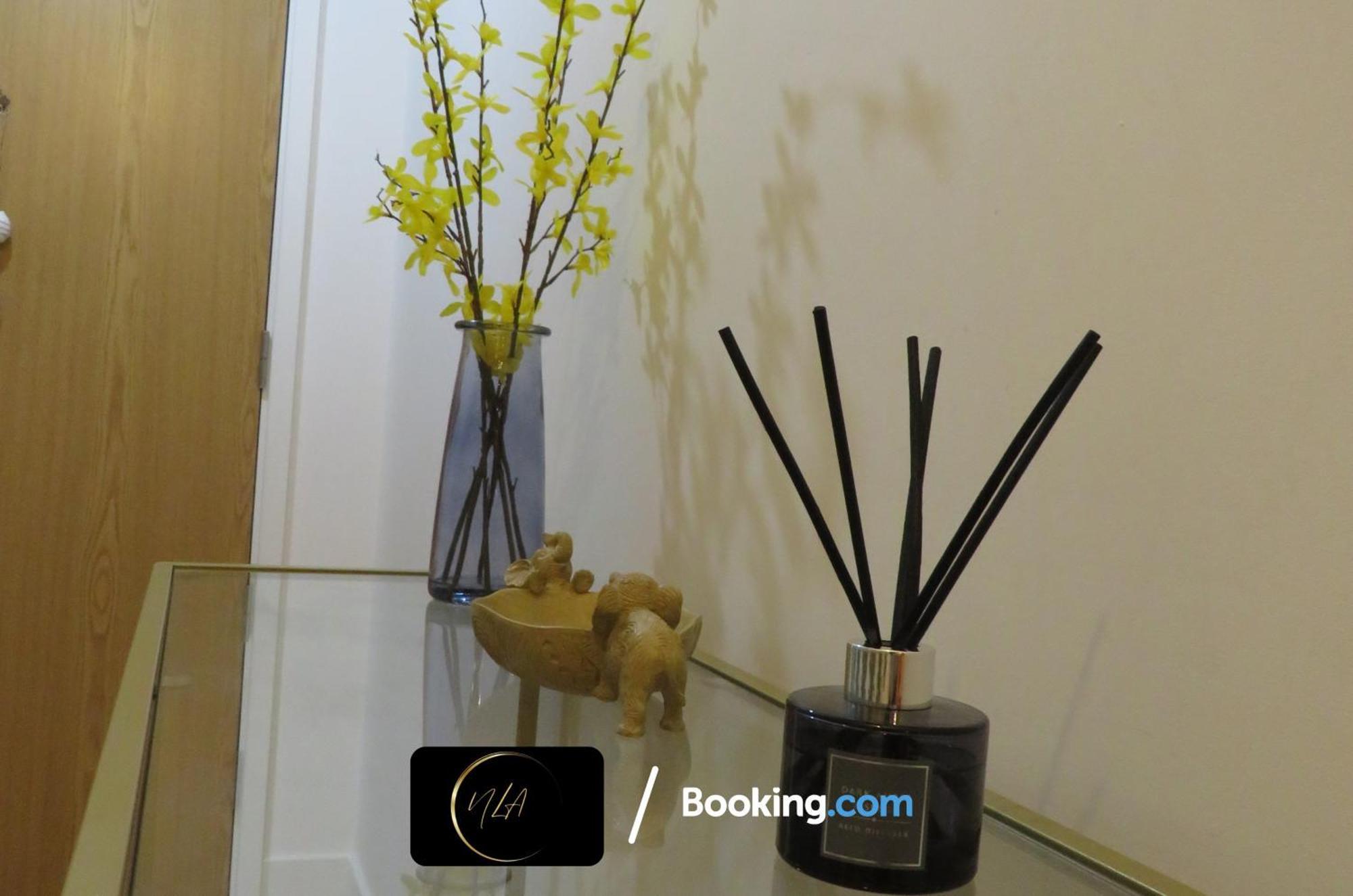 City Centre Apartment With Free Parking, 2 Bathrooms, Netflix And Wifi - Suitable For Contractors And Families - By Noor Luxury Accommodations Birmingham Esterno foto