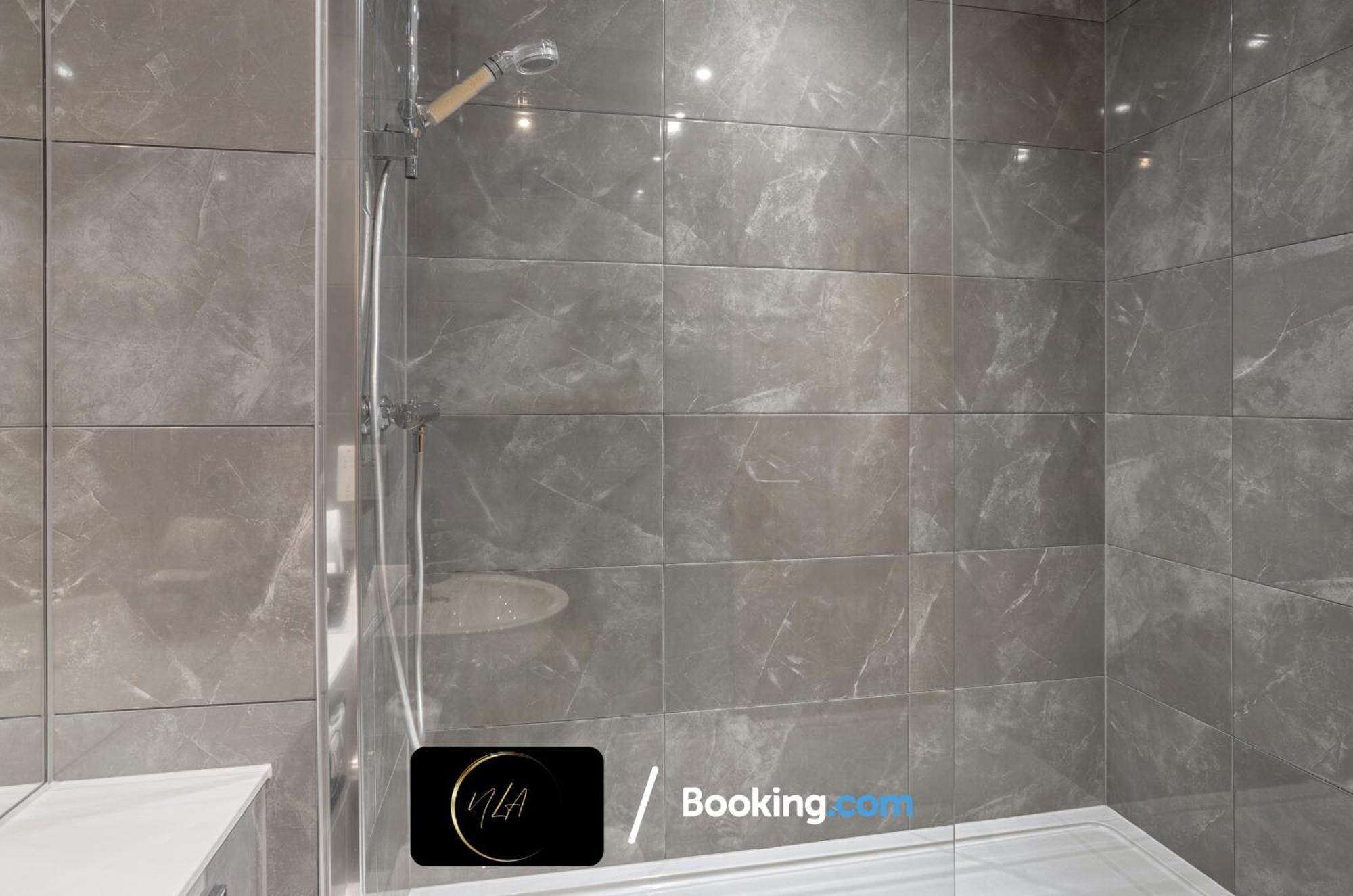 City Centre Apartment With Free Parking, 2 Bathrooms, Netflix And Wifi - Suitable For Contractors And Families - By Noor Luxury Accommodations Birmingham Esterno foto