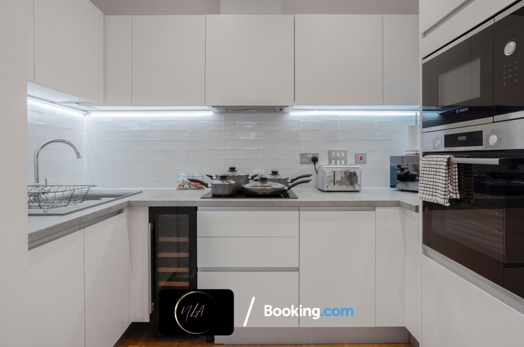 City Centre Apartment With Free Parking, 2 Bathrooms, Netflix And Wifi - Suitable For Contractors And Families - By Noor Luxury Accommodations Birmingham Esterno foto
